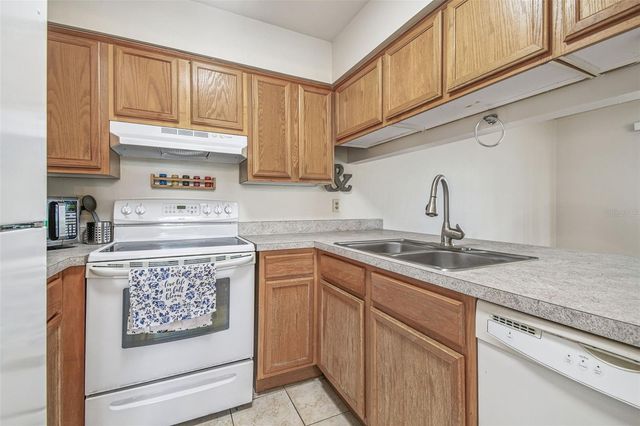 5238 SUNRIDGE PALMS DRIVE 304, Tampa, FL 33617