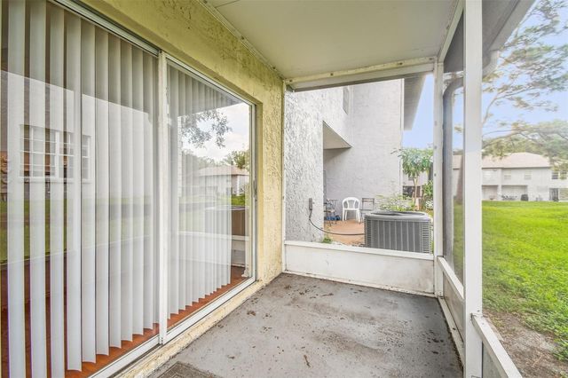 5238 SUNRIDGE PALMS DRIVE 304, Tampa, FL 33617