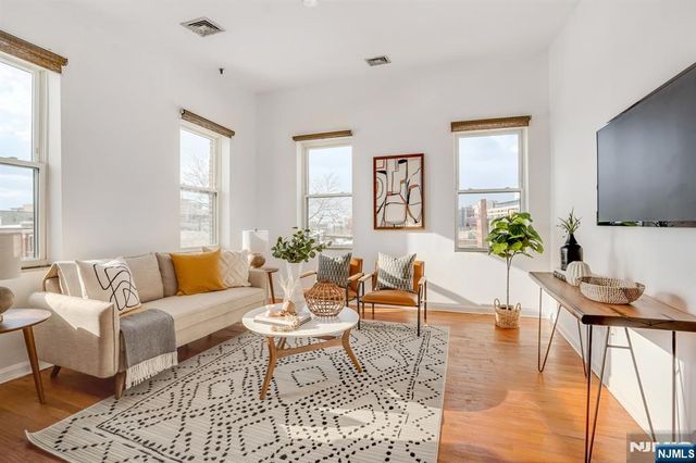 54-60 Mcwhorter 307, Newark, NJ 07105