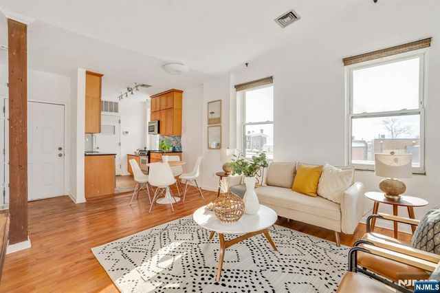 54-60 Mcwhorter 307, Newark, NJ 07105