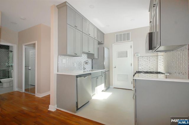 54-60 Mcwhorter 307, Newark, NJ 07105