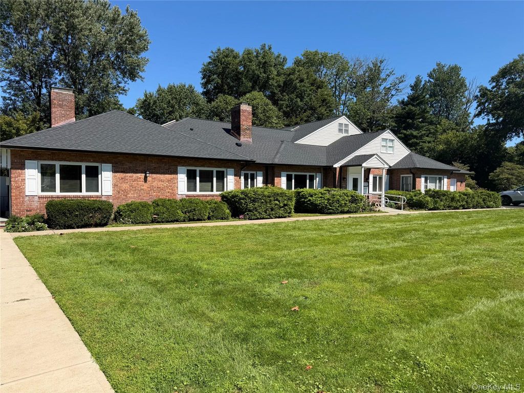380 Park Ave 1 Unit 1, Huntington, NY 11743 — exterior