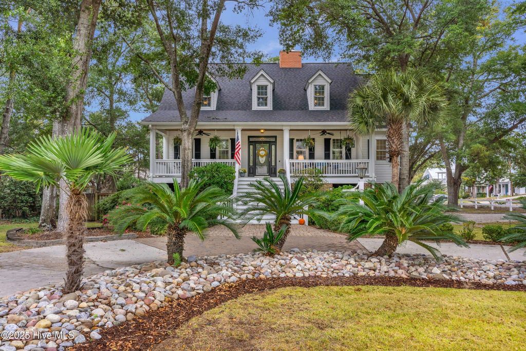 Image 2 of property listing at 500 W St George Street, Southport, NC 28461