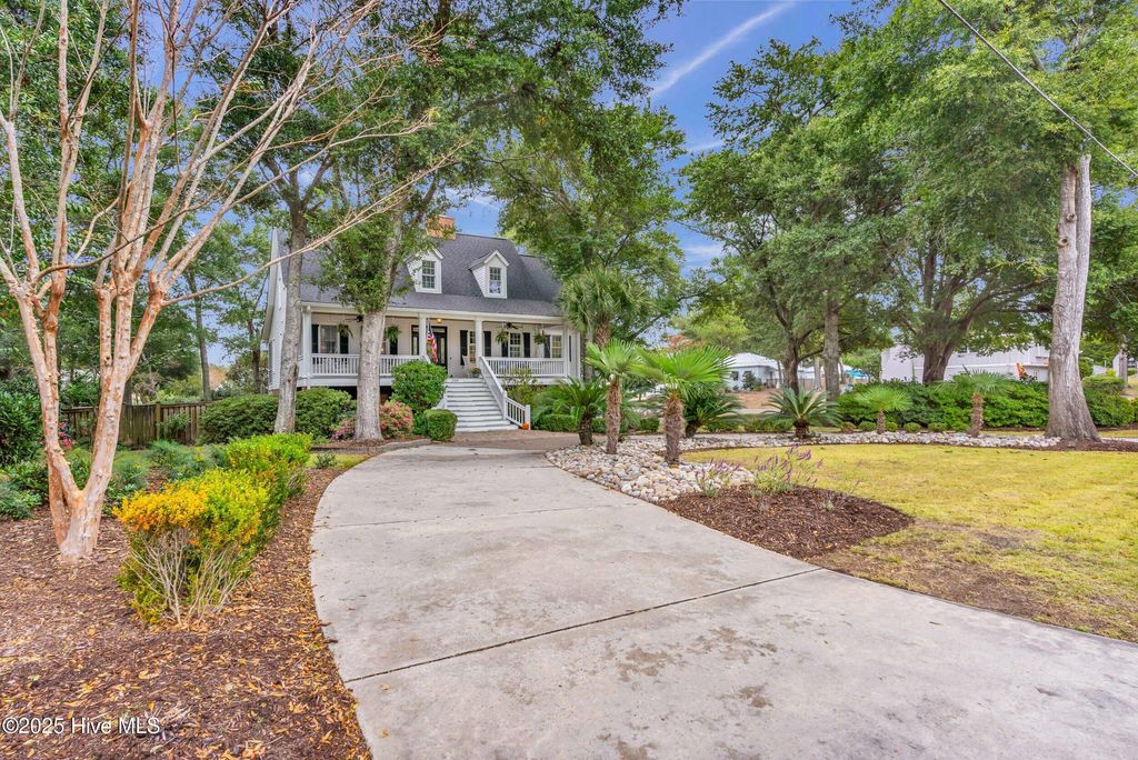 Image 3 of property listing at 500 W St George Street, Southport, NC 28461