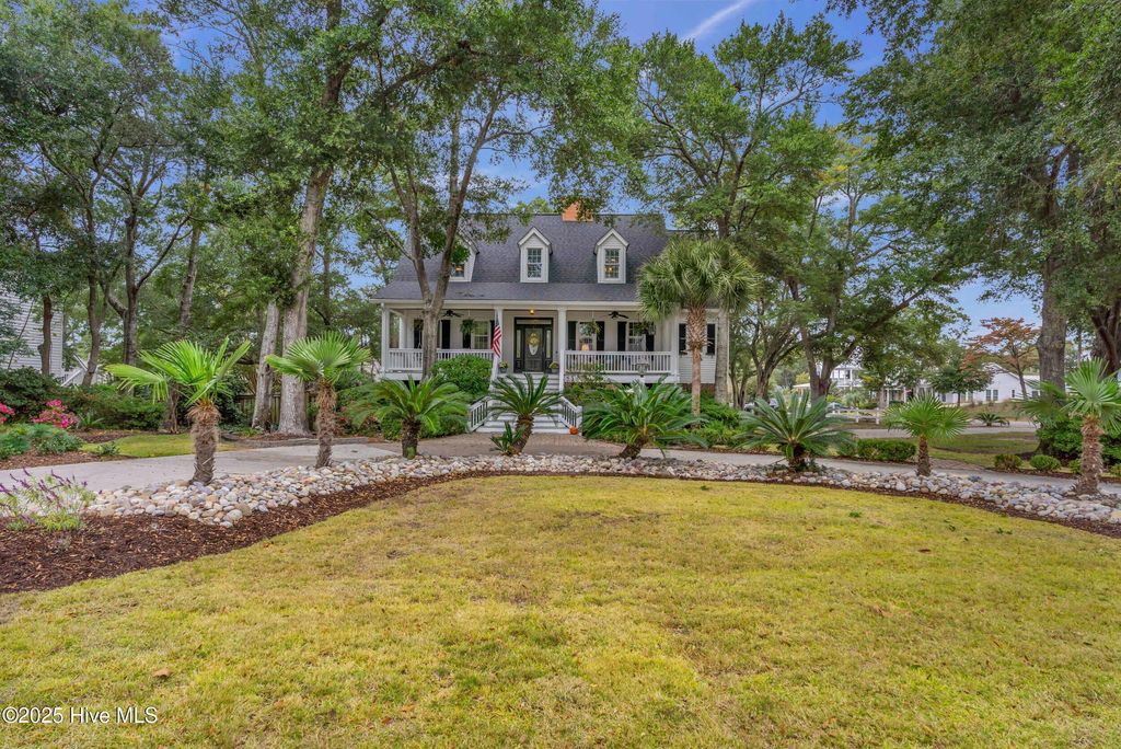 Image 4 of property listing at 500 W St George Street, Southport, NC 28461