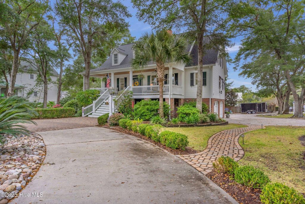 Image 5 of property listing at 500 W St George Street, Southport, NC 28461