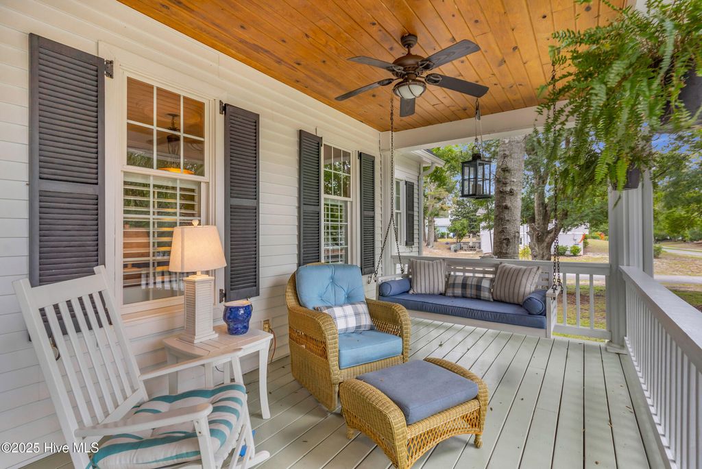 Image 6 of property listing at 500 W St George Street, Southport, NC 28461