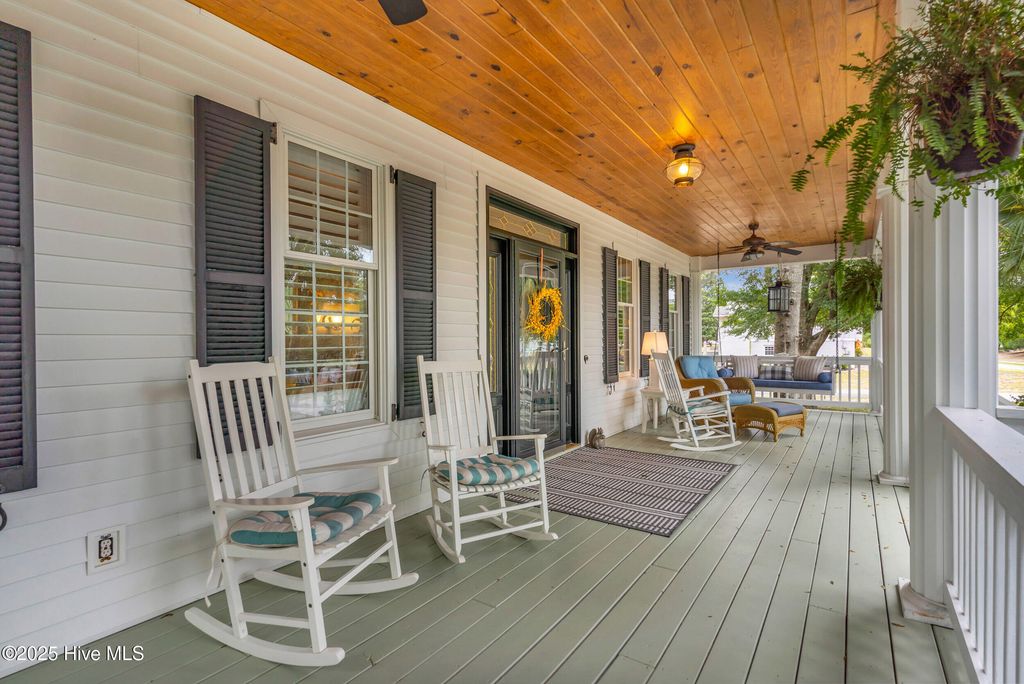 Image 8 of property listing at 500 W St George Street, Southport, NC 28461