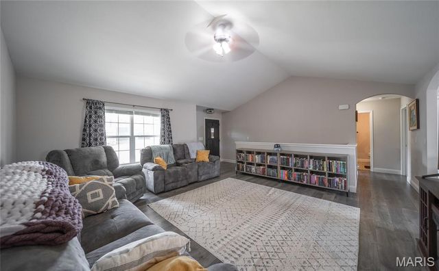 117 Creek View Drive, St Robert, MO 65584