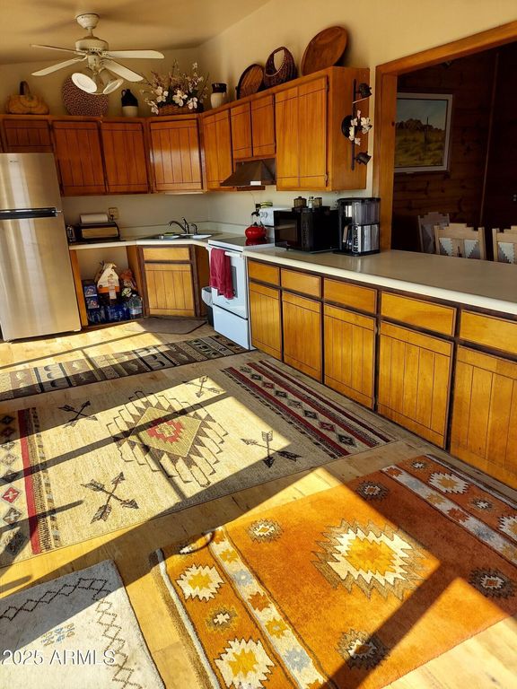 Image 12 of property listing at 1949 NORTON Place, Show Low, AZ 85901