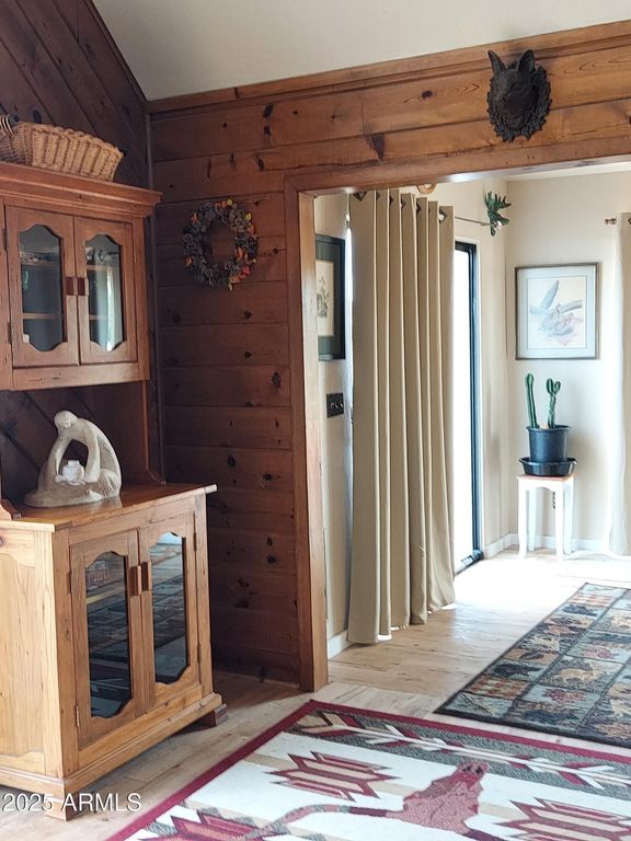 Image 7 of property listing at 1949 NORTON Place, Show Low, AZ 85901