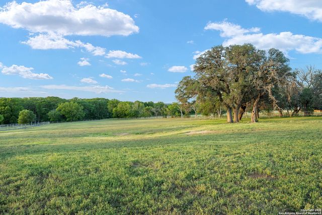 25 Zoeller Lane, Boerne, TX 78006