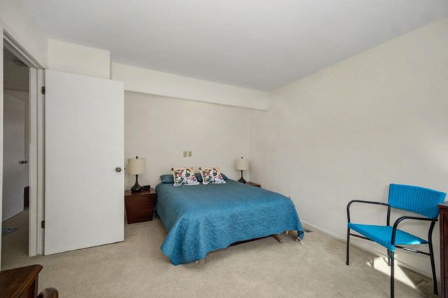 863 Greenhills Drive, Ann Arbor, MI 48105