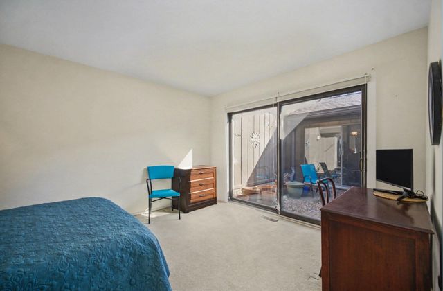 863 Greenhills Drive, Ann Arbor, MI 48105