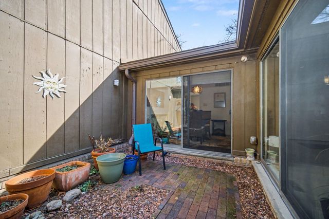 863 Greenhills Drive, Ann Arbor, MI 48105