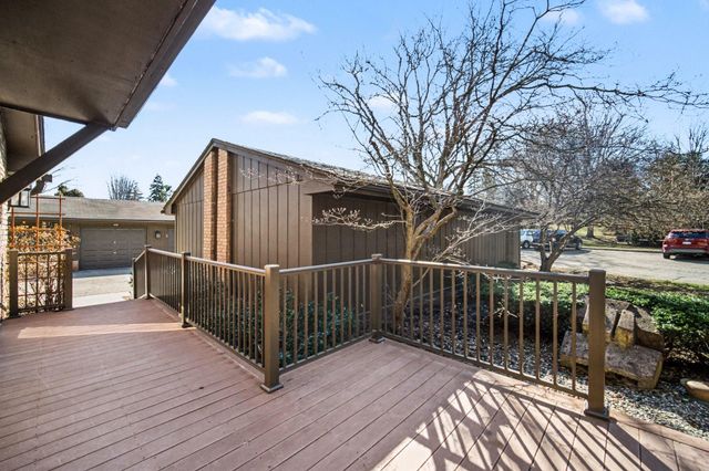 863 Greenhills Drive, Ann Arbor, MI 48105