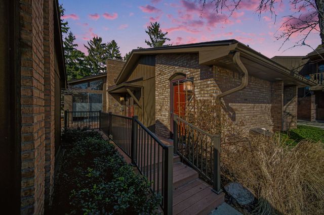 863 Greenhills Drive, Ann Arbor, MI 48105