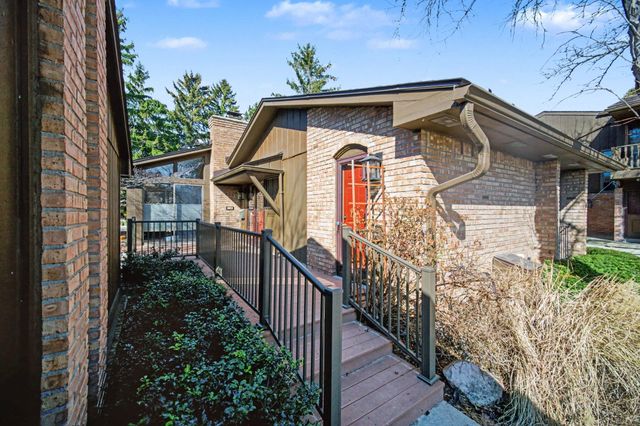 863 Greenhills Drive, Ann Arbor, MI 48105