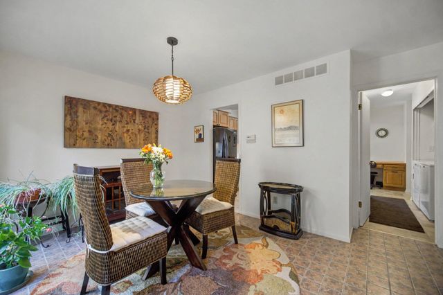 863 Greenhills Drive, Ann Arbor, MI 48105