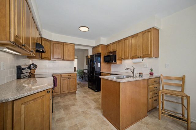 863 Greenhills Drive, Ann Arbor, MI 48105