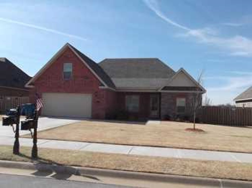 2501 SW Montana Avenue, Bentonville, AR 72712