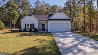 659 Park Pine Circle, Grantville, GA 30220