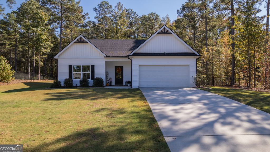 659 Park Pine Circle, Grantville, GA 30220