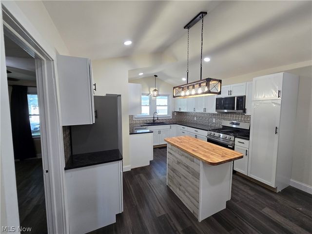 132 E Main Street, South Amherst, OH 44001