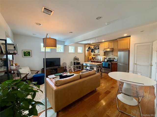 109 14th Avenue, Sea Cliff, NY 11579