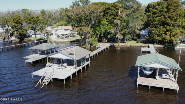 802 Canal Cove Road, Lake Waccamaw, NC 28450