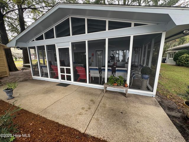 802 Canal Cove Road, Lake Waccamaw, NC 28450