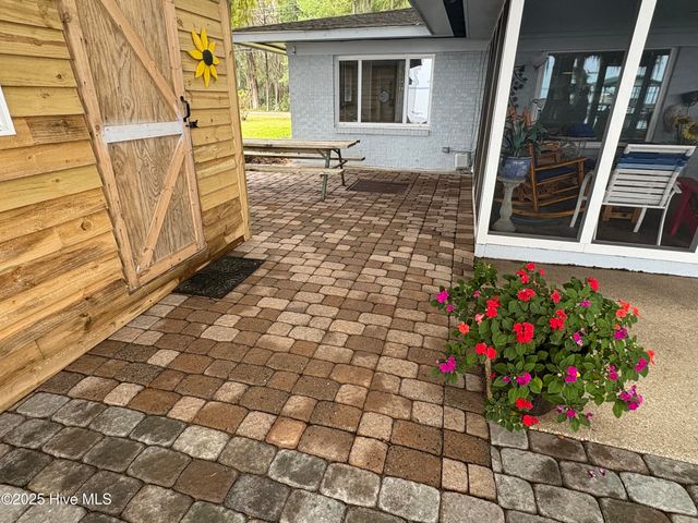 802 Canal Cove Road, Lake Waccamaw, NC 28450