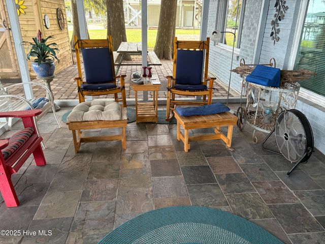 802 Canal Cove Road, Lake Waccamaw, NC 28450