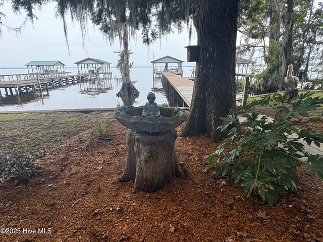 802 Canal Cove Road, Lake Waccamaw, NC 28450