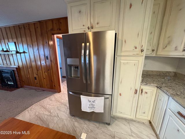 802 Canal Cove Road, Lake Waccamaw, NC 28450