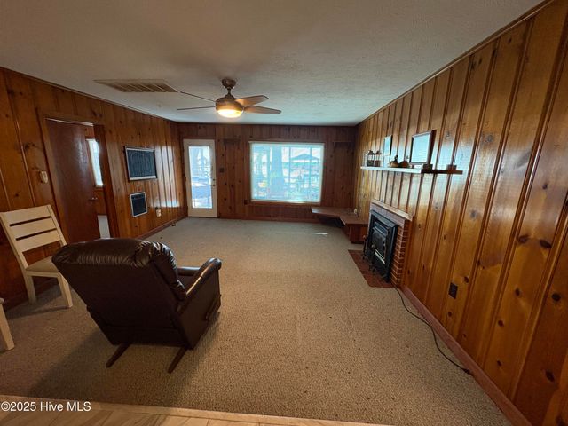 802 Canal Cove Road, Lake Waccamaw, NC 28450