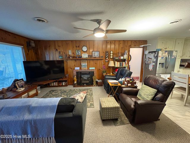 802 Canal Cove Road, Lake Waccamaw, NC 28450