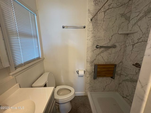 802 Canal Cove Road, Lake Waccamaw, NC 28450