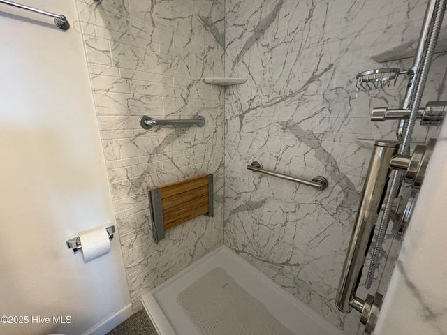 802 Canal Cove Road, Lake Waccamaw, NC 28450