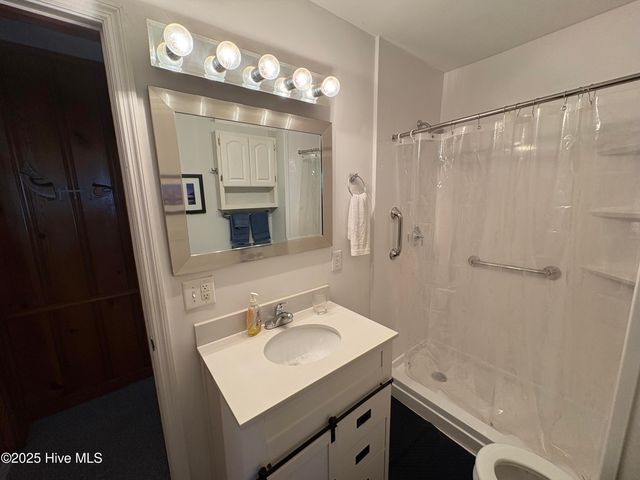 802 Canal Cove Road, Lake Waccamaw, NC 28450