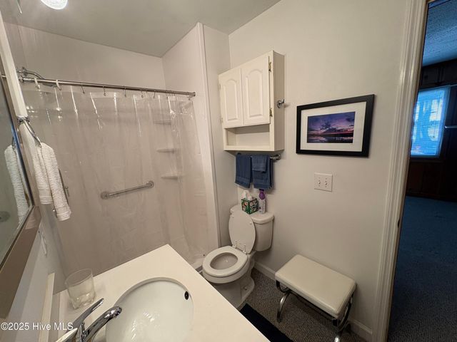 802 Canal Cove Road, Lake Waccamaw, NC 28450