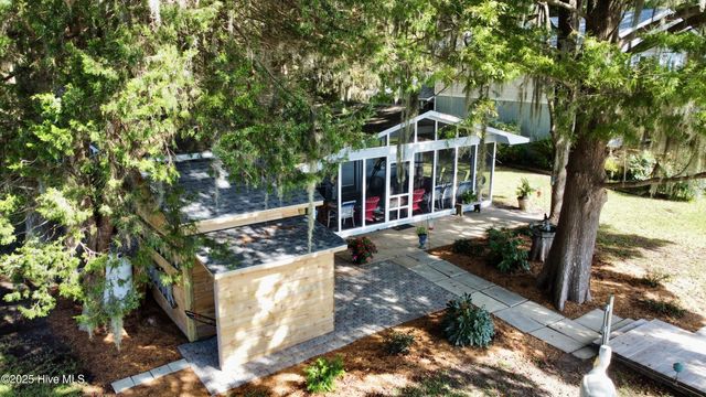 802 Canal Cove Road, Lake Waccamaw, NC 28450