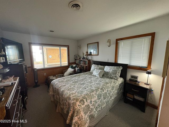 802 Canal Cove Road, Lake Waccamaw, NC 28450