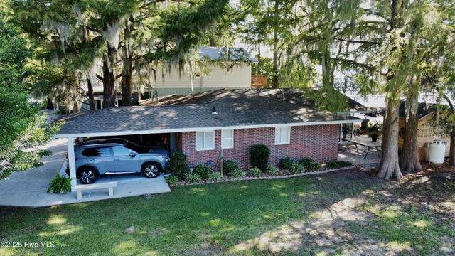 802 Canal Cove Road, Lake Waccamaw, NC 28450