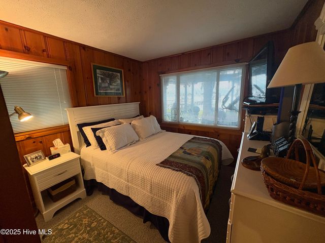 802 Canal Cove Road, Lake Waccamaw, NC 28450