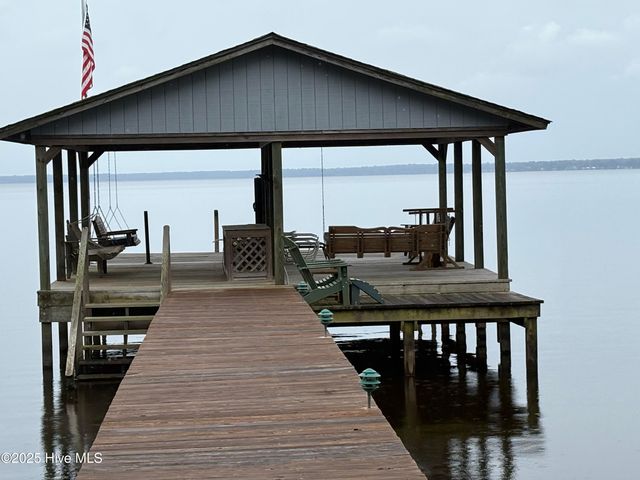 802 Canal Cove Road, Lake Waccamaw, NC 28450