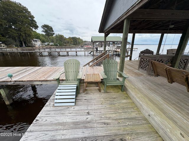 802 Canal Cove Road, Lake Waccamaw, NC 28450