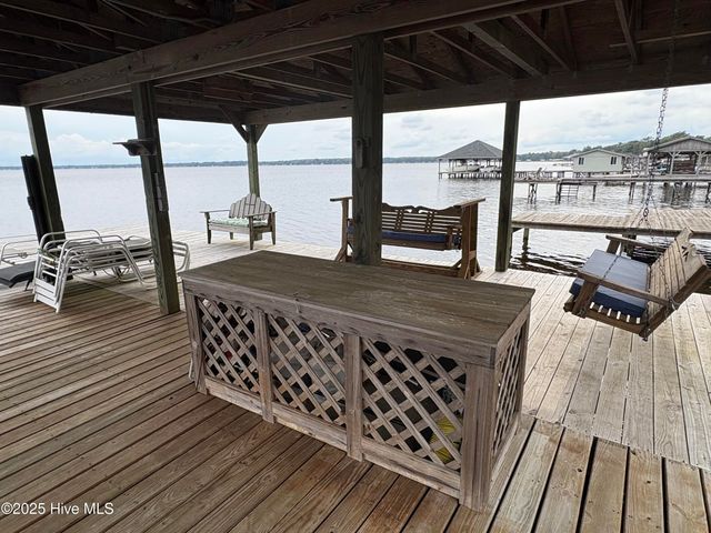 802 Canal Cove Road, Lake Waccamaw, NC 28450