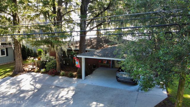 802 Canal Cove Road, Lake Waccamaw, NC 28450