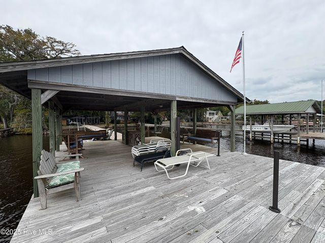 802 Canal Cove Road, Lake Waccamaw, NC 28450